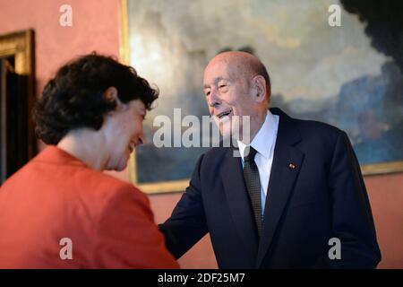 New York, USA. Juni 2015. Valery Giscard d'Estaing, ehemaliger Präsident der Französischen Republik, trifft am 5. Juni 2015 im französischen Generalkonsulat in New York, NY, ein. Giscard d'Estaing, ehemaliger Präsident Frankreichs, Mitglied des Verfassungsrates und Mitglied der französischen Akademie, war in New York City, um über die Zukunft der europäischen Integration zu sprechen. (Foto von Anthony Behar) *** Bitte benutzen Sie Credit from Credit Field *** Credit: SIPA USA/Alamy Live News Stockfoto