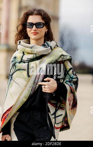 Street style, model Giedre Dukauskaite after Off White Spring Summer 2020 Menswear show, Held in Carrousel du Louvre, Paris, Frankreich, am 15. Januar 2020. Foto von Marie-Paola Bertrand-Hillion/ABACAPRESS.COM Stockfoto