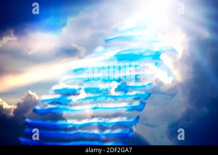 Himmelstor mit Treppen zum Himmel. Religiöser Hintergrund. Stockfoto
