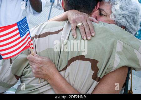 Miami Beach Florida, Ocean Drive, Lummus Park, 4. Juli Feier Staatsbürgerschaftszeremonie Einbürgerung Vereidigung, Militär-Personal-Soldat männlich ma Stockfoto