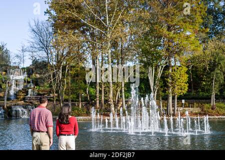 Alabama Tuscumbia Spring Creek Park Cold Water Falls, der größte von Menschen gemachte Wasserfall aus Naturstein der Welt, Paar, Mann, Frau, Stockfoto