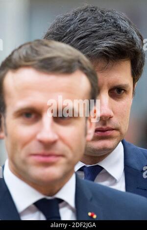 Der französische Präsident Emmanuel Macron und der französische Minister für Städte und Wohnungsbau Julien Denormandie am 18. Februar 2020 in Mulhouse, Ostfrankreich.Foto: Eliot Blondt/ABACAPRESS.COM Stockfoto