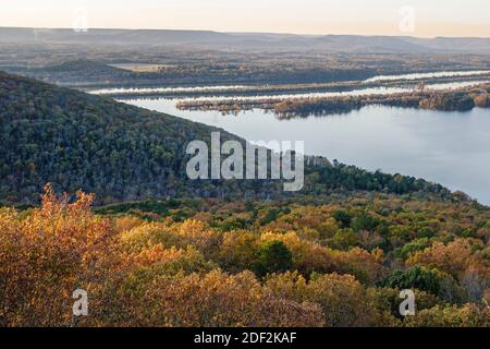 Alabama Sand Mountain Pisgah Gorham's Bluff Lodge, Blick auf Herbstfarben mit Blick auf Tennessee River, Stockfoto