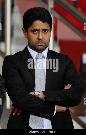 Datei Foto vom 25. März 2012 von PSG-Präsident Nasser Al-Khelaifi während des Fußballspiel der Ersten Liga, Paris Saint-Germain gegen Girondins de Bordeaux im Parc des Princes in Paris, Frankreich.Paris Saint-Germain Präsident und Bein Sports Vorsitzender Nasser Al-Khelaifi wurde wegen Anstiftung in der Schweiz wegen seiner Rolle bei der Vergabe der FIFA-WM-Rechte angeklagt. Foto von Henri Szwarc/ABACAPRESS.COM Stockfoto