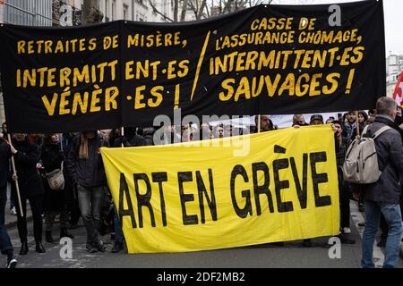 Am 20. Februar 2020 protestieren die Menschen in Paris gegen die Rentenreform. Foto von Florent Bardos/ABACAPRESS.COM Stockfoto