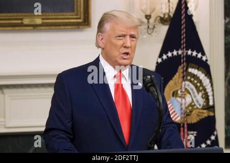 Washington DC, USA. Dezember 2020. In diesem Frame-Clip von Facebook, Präsident Donald J. Trump, die über die Wahlergebnisse in einem Video aufgenommen im Weißen Haus ohne Publikum am Mittwoch, 2. Dezember 2020. Für die Aufnahme war kein Drücken zulässig. Trump wiederholte falsche und unbegründete Vorwürfe eines weit verbreiteten Wahlbetrugs, als er sich weiterhin weigert, die Wahl einzugestehen, die er vor einem Monat an den designierten Präsidenten Joe Biden verloren hat. Kredit: UPI/Alamy Live Nachrichten Stockfoto