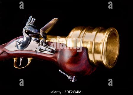 Flintlock Handmörtel, Granatwerfer mit massivem 2.5 Zoll Messingfass. Stockfoto