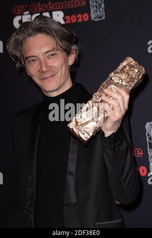 Der französische Schauspieler Swann Arlaud posiert mit dem besten Schauspieler in einer Nebenrolle für seine Leistung in "Grace a Dieu (von der Gnade Gottes)âÂ € Â™ während der Cesar Film Awards 2020 in Salle Pleyel am 28. Februar 2020 in Paris, Frankreich. Foto von David Niviere/ABACAPRESS.COM Stockfoto