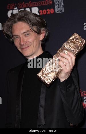 Der französische Schauspieler Swann Arlaud posiert mit dem besten Schauspieler in einer Nebenrolle für seine Leistung in "Grace a Dieu (von der Gnade Gottes)âÂ € Â™ während der Cesar Film Awards 2020 in Salle Pleyel am 28. Februar 2020 in Paris, Frankreich. Foto von David Niviere/ABACAPRESS.COM Stockfoto