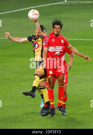 Lima, Peru. Dezember 2020. Ballstreit während eines Spiels zwischen Sport Huancayo (Peru) und Coquimbo Unido (Chile) im Nationalstadion von Peru, in Lima, Peru. Back-Spiel gültig für die Runde der 16 des South American Cup. Kredit: Ricardo Moreira/FotoArena/Alamy Live Nachrichten Stockfoto