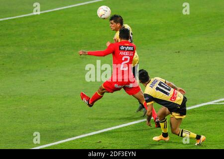 Lima, Peru. Dezember 2020. Ballstreit während eines Spiels zwischen Sport Huancayo (Peru) und Coquimbo Unido (Chile) im Nationalstadion von Peru, in Lima, Peru. Back-Spiel gültig für die Runde der 16 des South American Cup. Kredit: Ricardo Moreira/FotoArena/Alamy Live Nachrichten Stockfoto