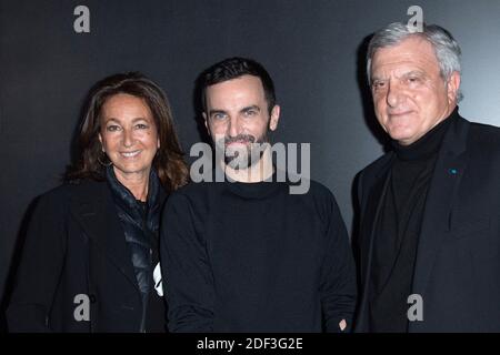 Nicolas Ghesquiere mit Chief Executive Officer der LVMH Fashion Group Sidney Toledano und seine Frau Katia Toledano, die am 03. März 2020 an der Louis Vuitton Show im Rahmen der Paris Fashion Week Womenswear Herbst/Winter 2020/2021 in Paris, Frankreich, teilnahmen. Foto von Aurore Marechal/ABACAPRESS.COM Stockfoto