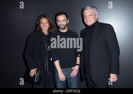 Nicolas Ghesquiere mit Chief Executive Officer der LVMH Fashion Group Sidney Toledano und seine Frau Katia Toledano, die am 03. März 2020 an der Louis Vuitton Show im Rahmen der Paris Fashion Week Womenswear Herbst/Winter 2020/2021 in Paris, Frankreich, teilnahmen. Foto von Aurore Marechal/ABACAPRESS.COM Stockfoto