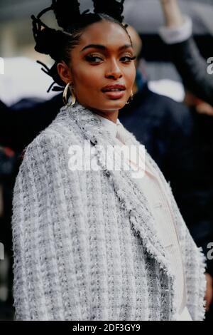 Street style, Yara Shahidi Ankunft in Thom Browne Herbst Winter 2020-2021 Show, in Beaux Arts, Paris, Frankreich, am 1. März 2020 statt. Foto von Marie-Paola Bertrand-Hillion/ABACAPRESS.COM Stockfoto