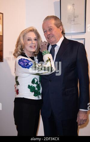 Prinz Michel von Orleans, Prinz Michel von Frankreich mit seiner Frau Baroness Barbara de Posch Pastor besuchen die Ausstellung der Prinzen und Prinzessinnen von Orleans in der Galerie Not a Gallery in Paris am 5. März 2020, Frankreich. Foto von David Niviere/ABACAPRESS.COM Stockfoto