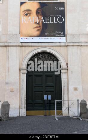 Die letzte Woche eröffnete Ausstellung zu Raffaello ist bis april in der Scuderie del Quirinale in Rom, Italien, am 10. März 2020 geschlossen. Die Straßen und Plätze Roms werden zunehmend verödet, da die Notfallmaßnahmen auf ganz Italien ausgedehnt werden. Coronavirus verwandelt Rom, die ewige Stadt, in eine Geisterstadt. Italien erlebt den größten Coronavirus-Ausbruch außerhalb Asiens. Foto von Eric Vandeville/ABACAPRESS.COM Stockfoto