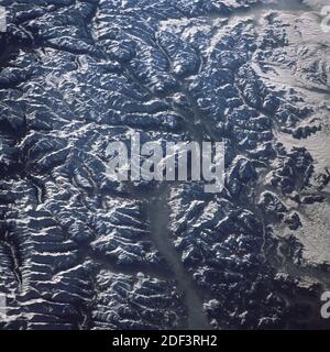 ÖSTERREICH - 18. Februar 2001 - Diese Orbitalansicht von Ost nach West Vom Inn-Flusstal Südösterreichs wurde fotografiert Von einem der Crew-Mitglieder von AT Stockfoto