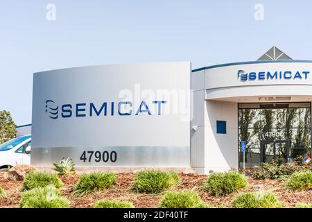 Sep 17, 2020 Fremont / CA / USA - Semicat Logo am Hauptsitz im Silicon Valley; Semicat, Inc. Ist als Lieferant von überholtem Semicon tätig Stockfoto
