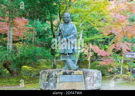 Ikkyu Sojun Statue am Ikkyuji Tempel (Shuon-an) in Kyotanabe, Kyoto, Japan. Ikkyu Sojun (1394-1481) war ein japanischer Zen-buddhistischer Mönch. Stockfoto