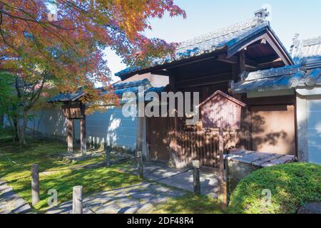 Ikkyu Sojun Mausoleum am Ikkyuji Tempel (Shuon-an) in Kyotanabe, Kyoto, Japan. Ikkyu Sojun (1394-1481) war ein japanischer Zen-buddhistischer Mönch. Stockfoto