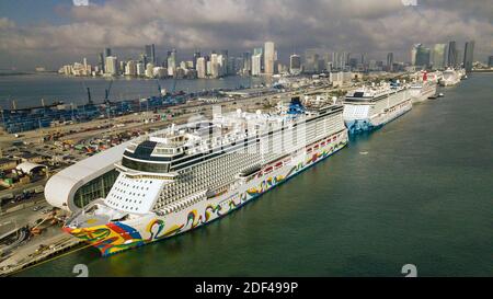KEIN FILM, KEIN VIDEO, KEIN Fernsehen, KEIN DOKUMENTARFILM - das norwegische Encore Kreuzfahrtschiff im Hafen von Miami am Donnerstag, 26. März 2020. Foto vonAl Diaz/Miami Herald/TNS/ABACAPRESS.COM Stockfoto