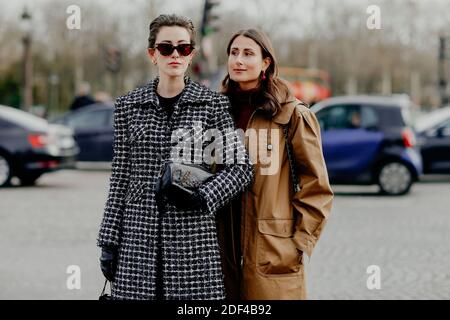 Street Style, Sylvia und Julia Haghjoo Ankunft in Chanel Herbst Winter 2020-2021 Show, im Grand Palais, Paris, Frankreich, am 3. März 2020 statt. Foto von Marie-Paola Bertrand-Hillion/ABACAPRESS.COM Stockfoto