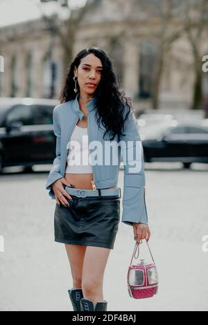 Street style, Aleali May Ankunft in Chanel Herbst Winter 2020-2021 Show, im Grand Palais, Paris, Frankreich, am 3. März 2020 statt. Foto von Marie-Paola Bertrand-Hillion/ABACAPRESS.COM Stockfoto