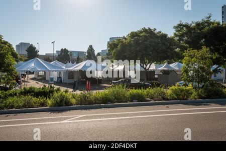 Auf dem Parkplatz des Krankenhauses werden Zelte zur Behandlung von Covid aufgestellt Patienten Stockfoto