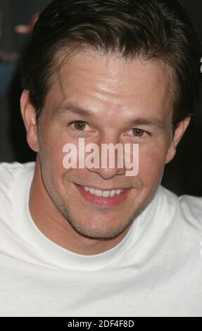 Mark Wahlberg bei der Premiere von 'Entourage' im Loews E-Walk Theatre in New York City am 30. Juni 2004. Foto: Henry McGee/MediaPunch Stockfoto