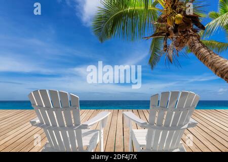 Liegen auf Holzboden im Sunny Beach Stockfoto