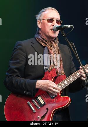 Dennis Graves von classis English Blues Band, Nine below Zero, tritt 2012 beim Cornbury Festival in Großbritannien auf Stockfoto