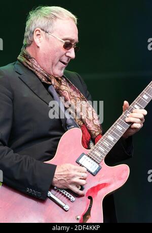 Dennis Graves von classis English Blues Band, Nine below Zero, tritt 2012 beim Cornbury Festival in Großbritannien auf Stockfoto