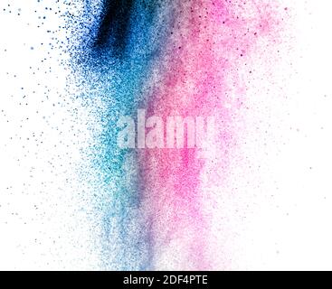 Farbpulver Spritzer isoliert auf weißem Hintergrund. Blau und lila Staubexplosionstapete. Abstrakte bunte Neon Wolke Textur. Stockfoto