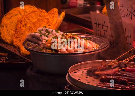 Es gibt einige berühmte traditionelle Snacks in Chinas Minderheitsstädten. Stockfoto