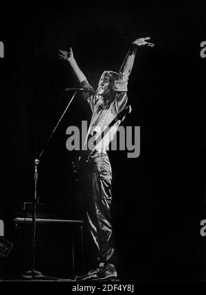 Todd Rundgren mit Utopia auf der Bühne im Haguer, Niederlande, 12. Oktober 1975. (Foto von Gijsbert Hanekriot) Stockfoto