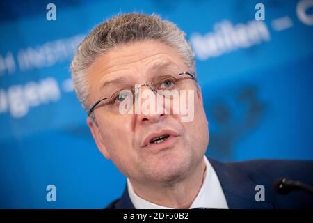 Berlin, Deutschland. Dezember 2020. Lothar Wieler, Präsident des Robert Koch-Instituts (RKI), spricht bei einem Pressebriefing über die aktuelle Covid 19-Situation in Deutschland. Quelle: Michael Kappeler/dpa-Pool/dpa/Alamy Live News Stockfoto