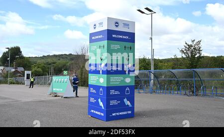 Die Fans kommen während des Pre Season Freundschaftsspiel zwischen Brighton und Hove Albion Chelsea im Amex Stadium , Brighton , 29. August 2020 zurück zum Amex. Das Spiel wird auch als Testevent verwendet, um Fans wieder in Live-Sportveranstaltungen in England mit 2500 Fans zu bringen - nur zur redaktionellen Verwendung. Stockfoto