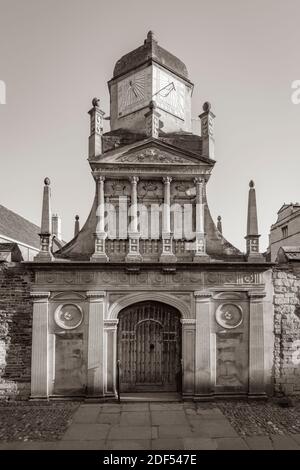 Großbritannien, England, Cambridgeshire, Cambridge, Senate House Passage, Gonville und Caius College, The Gate of Honor Stockfoto