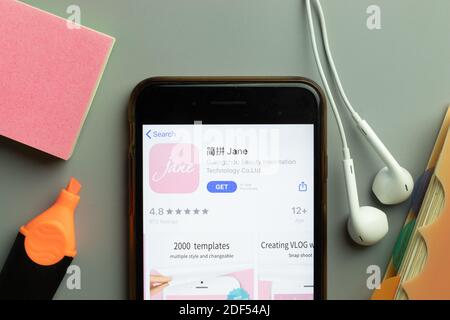 New York, USA - 1. Dezember 2020: Jane Mobile App Icon auf dem Telefonbildschirm Draufsicht, illustrative Editorial. Stockfoto