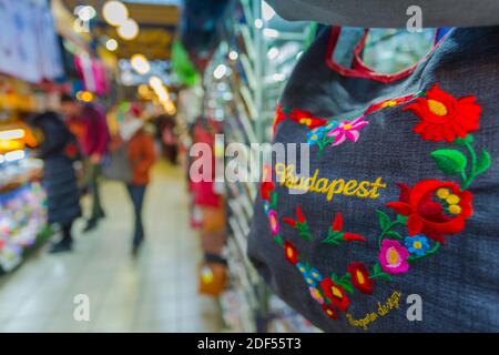 Budapest Souvenir Tasche zum Verkauf in der Budapest Central Market, Budapest, Ungarn, Europa Stockfoto