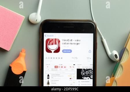 New York, USA - 1. Dezember 2020: VinoCell Mobile App Icon auf dem Telefonbildschirm Draufsicht, illustrative Editorial. Stockfoto