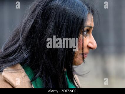 Suella Braverman QC MP (Attorney General) in Downing Street nach einer Kabinettssitzung im Auswärtigen Amt. Dezember 2020 Stockfoto