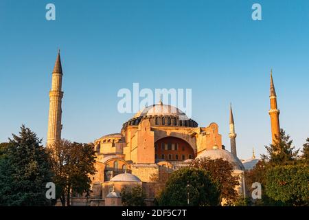 Istanbul, Türkei / September 03 2019: Außenansicht des Hagia Sophia Museums. (Alte Kirche und Moschee) Stockfoto