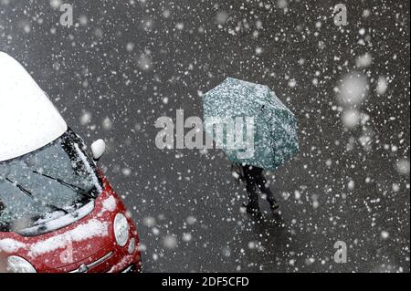 - Mailand, neve in città - Mailand (Italien), Schnee in der Stadt Stockfoto