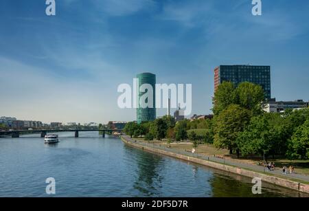 Wolkenkratzer Und Die Skyline Am Westhafen In Frankfurt Am Haupt Stockfoto