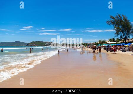 Buzios, Rio de Janeiro, Brasilien – 22. Dezember 2019: Praia da Geriba, Panoramablick auf diesen schönen Strand. Stockfoto