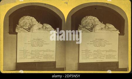 Nach Thorwaldsens Luzerner Löwe. Memorial Hall, Colby University [jetzt Colby College]., Standbild, Stereografien, 1850 - 1930 Stockfoto