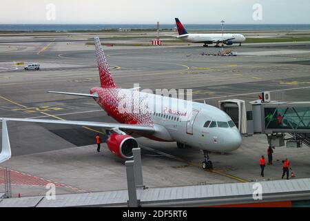 Nizza, Frankreich - 21. Apr 2019: Flugzeug der Fluggesellschaft 'Russia' auf der Teletrap am Flughafen Stockfoto