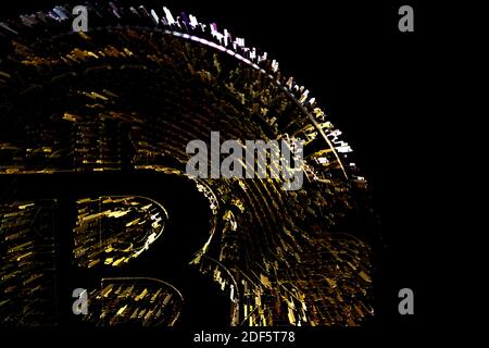 Abstraktes 3d-Rendering von Bitcoin mit City, Network, Futre Konzept Stockfoto