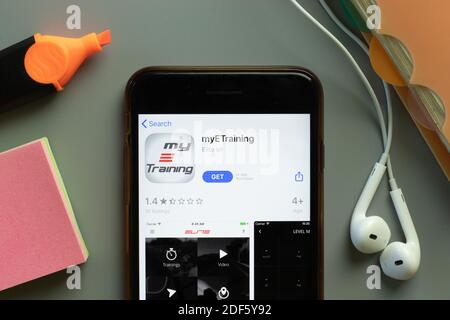 New York, USA - 1. Dezember 2020: MyETraining Mobile App Icon auf dem Telefonbildschirm Draufsicht, illustrative Editorial. Stockfoto